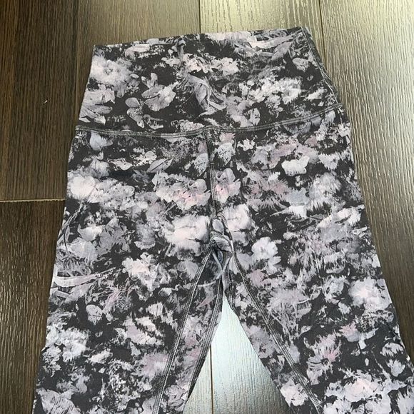 LULULEMON Align Pant II 23” in Floral Illusion Ice Grey Multi, 4 - Picture 3 of 5